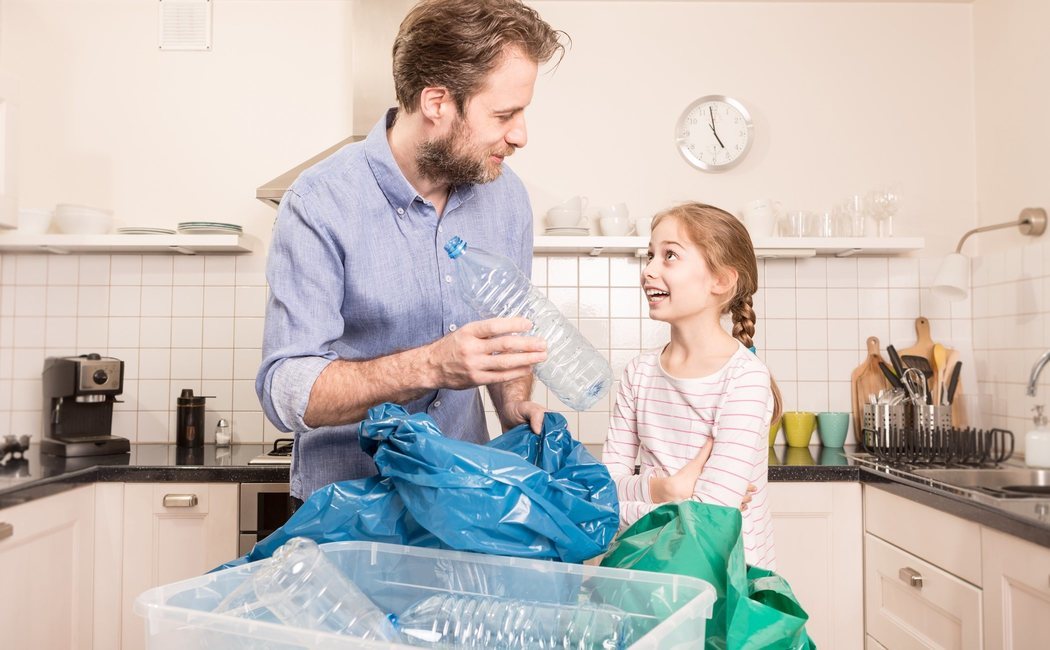 Cómo enseñar a un niño a reciclar